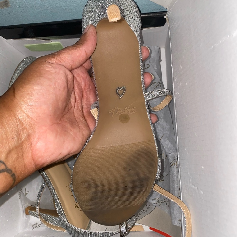 Silver Heels - image 3